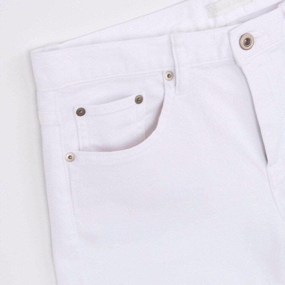 Jean trắng Uniqlo form baggy