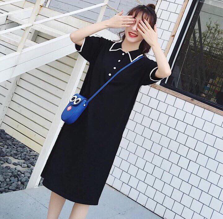 Đầm oversize đen viền cổ trắng