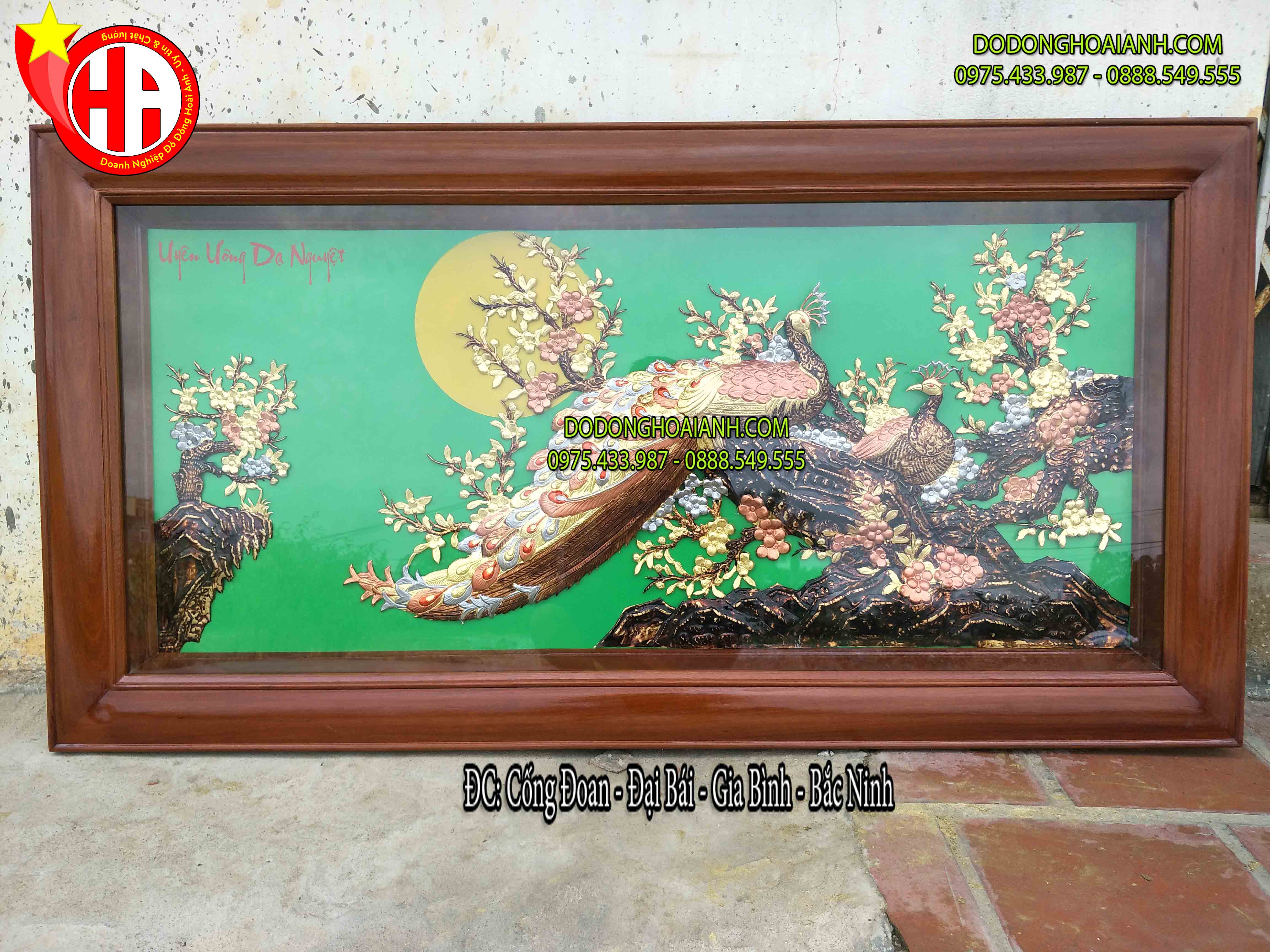 Tranh đồng công mai nền xanh - đồ đồng Hoài Ánh