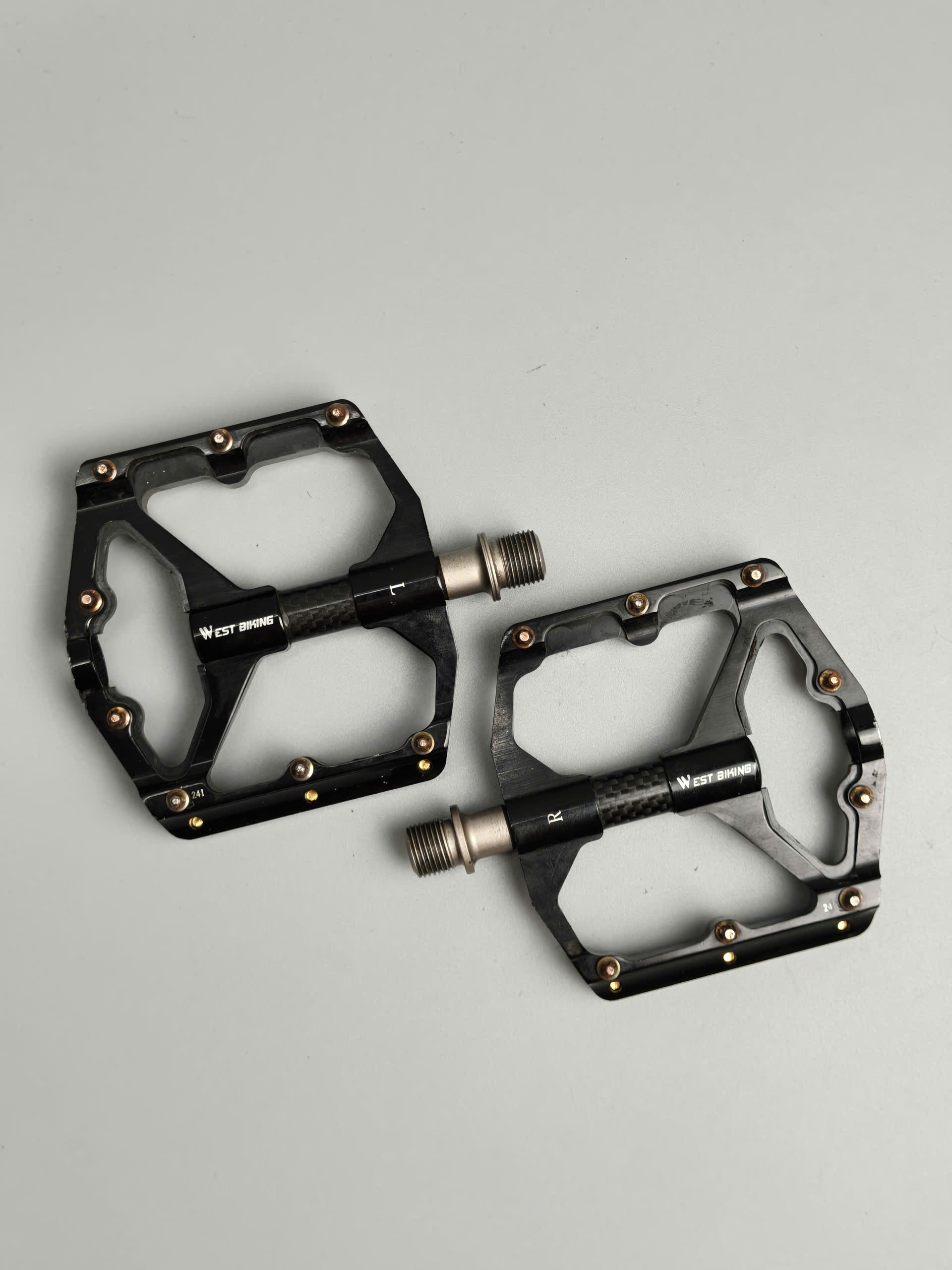 pedal-west-biking-carbon-fiber