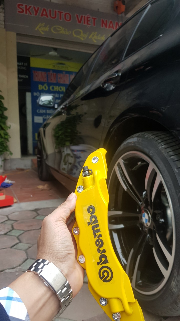 Ốp má phanh ô tô tại Hà Nội