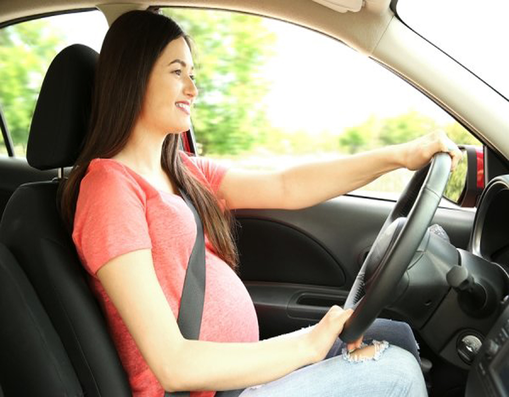 Bà bầu có nên lái xe ô tô không?