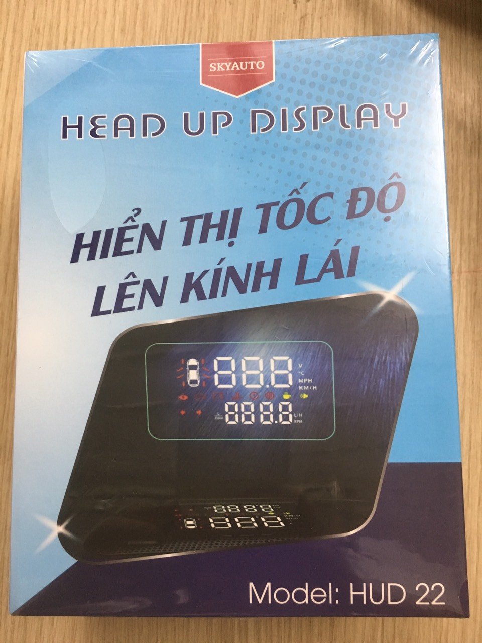 Cón nên lắp HUD hiển thị tốc độ lên kính lái không