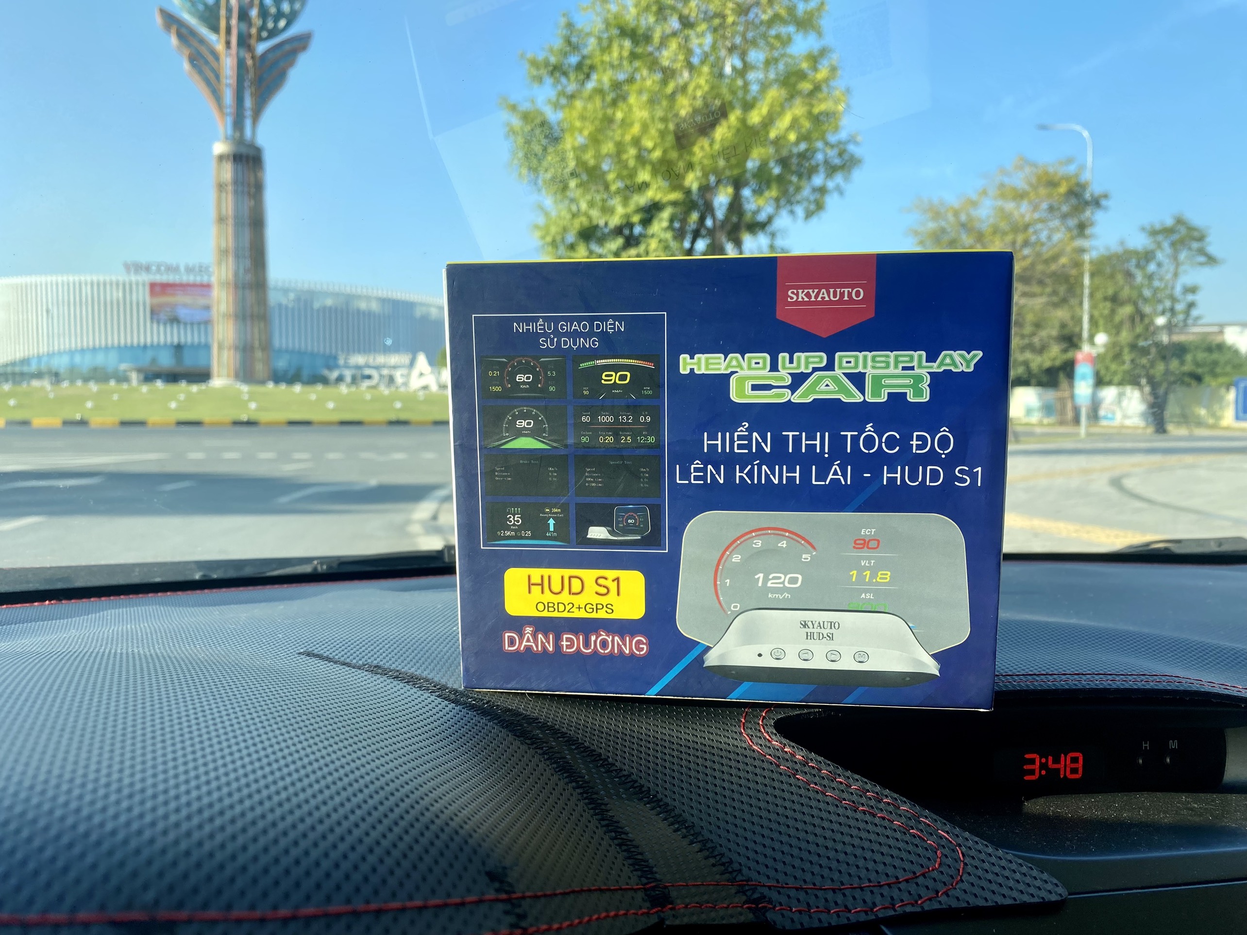 Có mấy loại HUD đang bán tại Việt Nam- Hiển thị vận tốc lên kính lái SKYAUTO