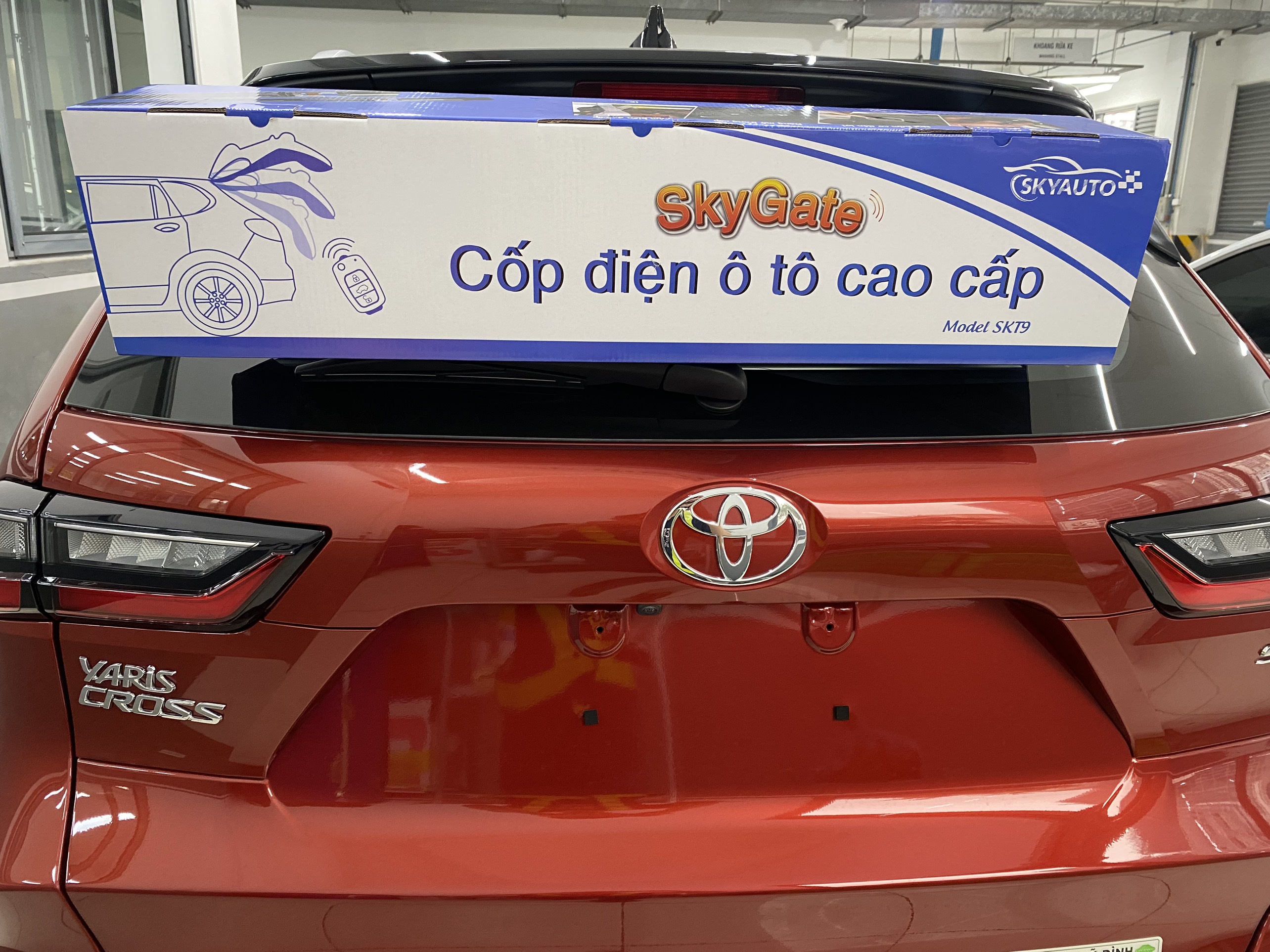 Nên lựa chọn cốp điện ô tô nào?