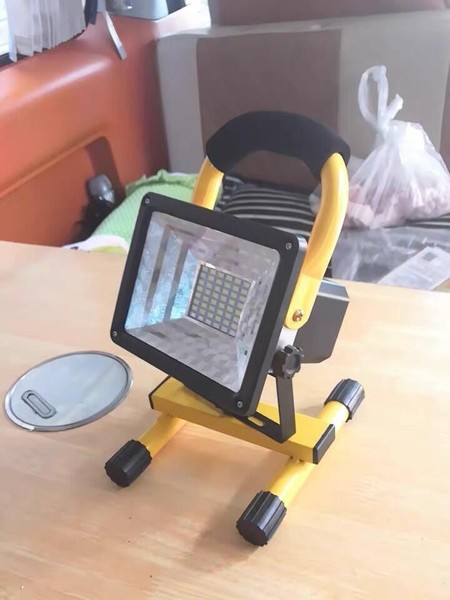 ĐÈN LED DÃ NGOẠI SIÊU SÁNG PIN TRÂU HÀNG XỊN