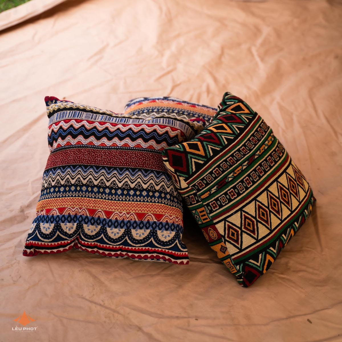 [CHO THUÊ] GỐI ÔM THỔ CẨM