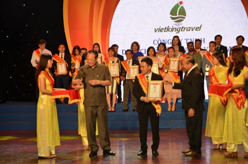 Vietkingtravel nhận giải thưởng sao vàng đất việt