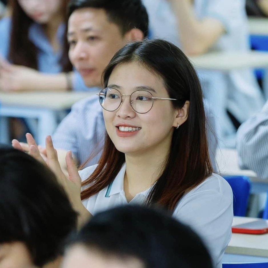 Được tham gia các buổi đào tạo của thầy Hoàng Hà rất nhiều năng lượng và kiến thức bổ ích cho các học viên mới vào nghề BĐS như em. Khi được trang bị kiến thức, em tự tin trong công việc rất nhiều và em tin rằng mình sẽ trở nên thành công với nghề này.