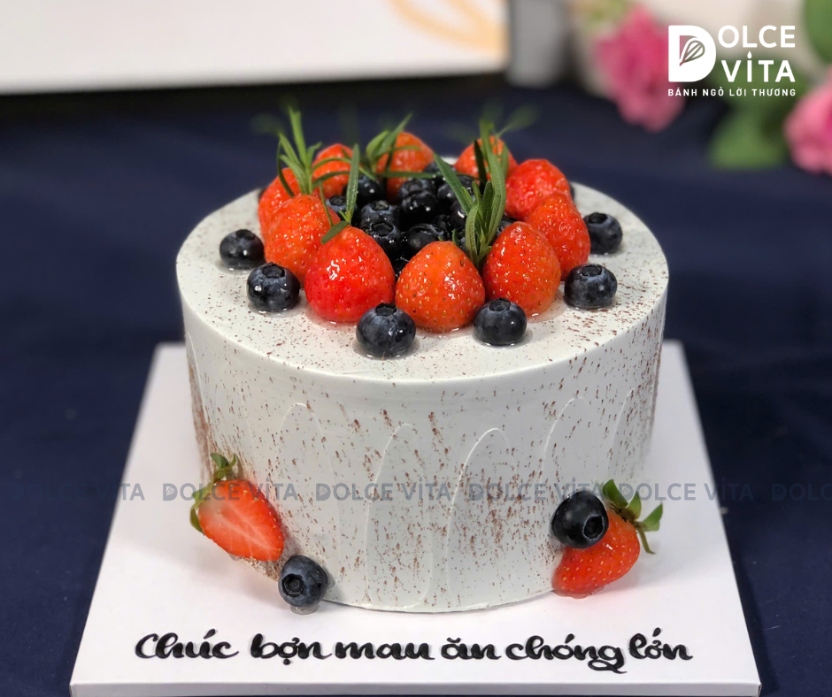 [1723] (70) Bánh kem trang trí việt quất - dâu tây