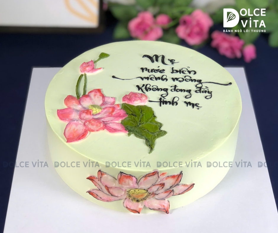 [1286] (90+) Bánh Kem Vẽ Hoa Sen & Thư Pháp – Món Quà Tôn Vinh Mẹ, Đậm Hồn Việt