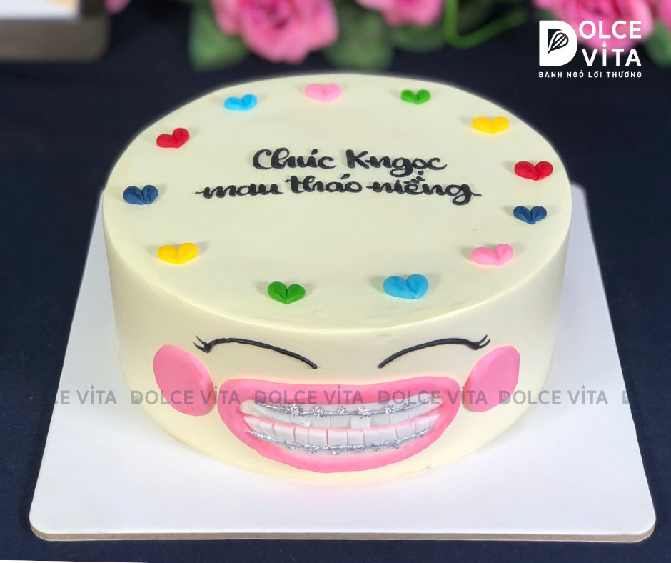 [2119] (60) Bánh vẽ hình hàm răng đang niềng