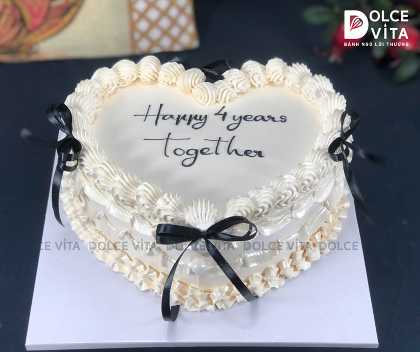 [2927] (40) Bánh hình trái tim tone trắng đen tinh khôi