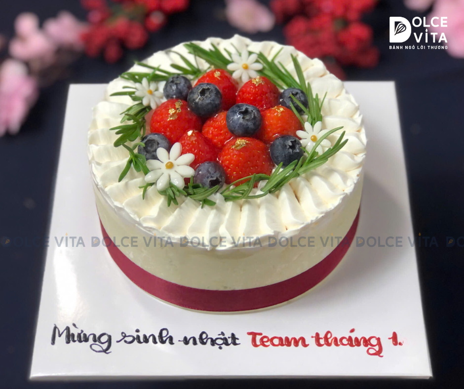 007 (30-50-70-90) Mousse bắp trang trí dâu tây và việt quất sang trọng