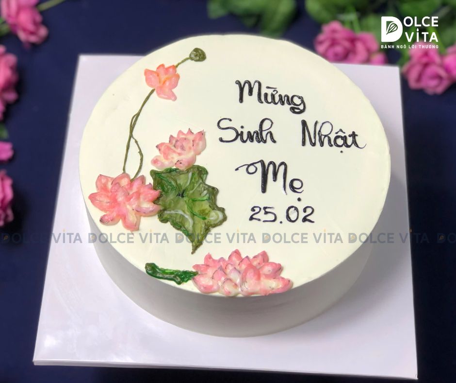 [1286] (80) Bánh Kem Vẽ Hoa Sen & Thư Pháp – Món Quà Tôn Vinh Mẹ, Đậm Hồn Việt