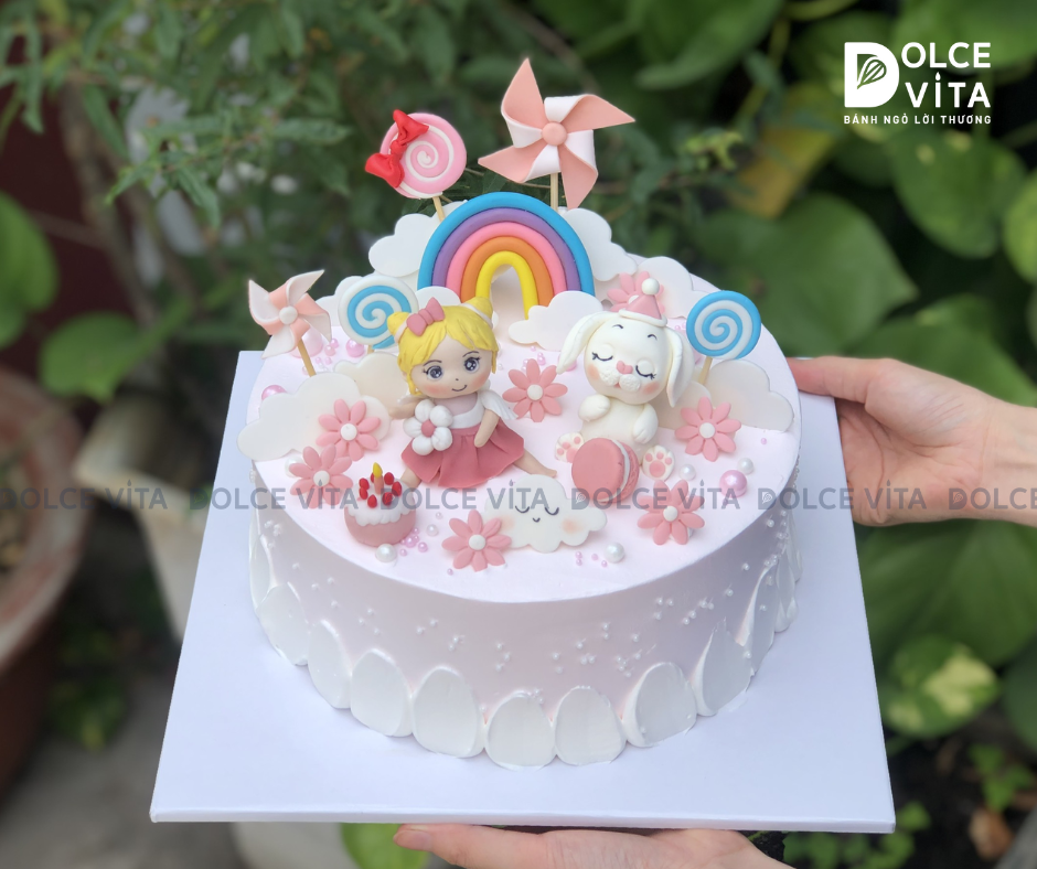 315 (250) (Đặt trước 2 ngày) Bánh tạo hình búp bê, kẹo mút chong chóng cho bé gái