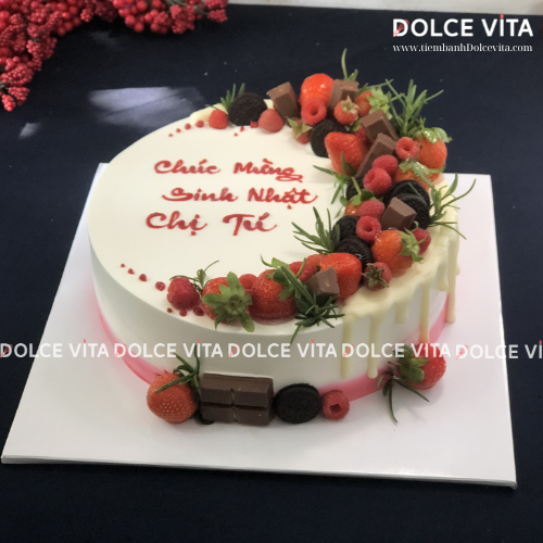 275 (100-140-190-250)  Bánh kem trang trí dâu và socola - món quà sang trọng cho phái đẹp