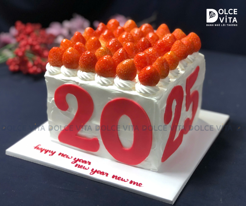 1039 Bánh hình vuông trang trí dâu tây