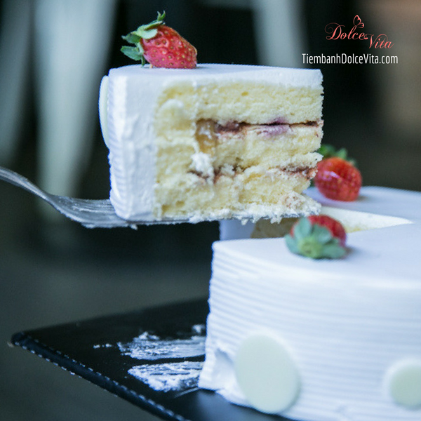 [1167] (70-80-120-150) Bánh kem Mixed Fruit vẽ nàng thơ và đóa hoa – Gửi trọn yêu thương ngày 8/3!