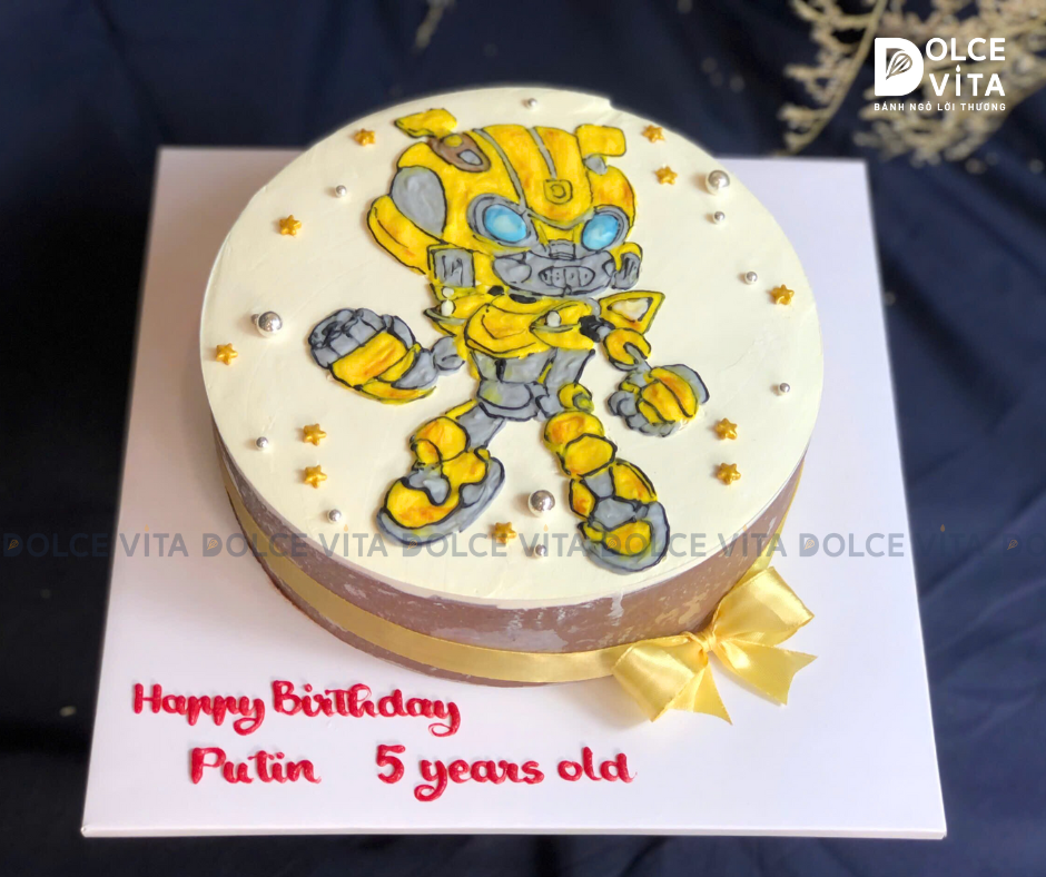[759] (80) Bánh kem vẽ robot Bumblebee – Món quà cho fan Transformers