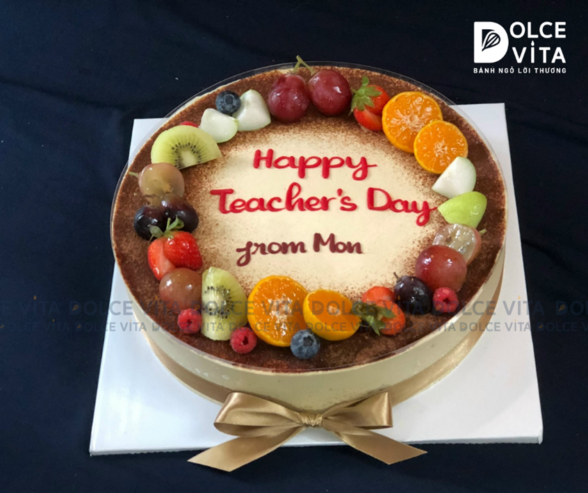 988 (S30-50-90-130) Tiramisu trang trí dâu tây tặng cô ngày 20.11
