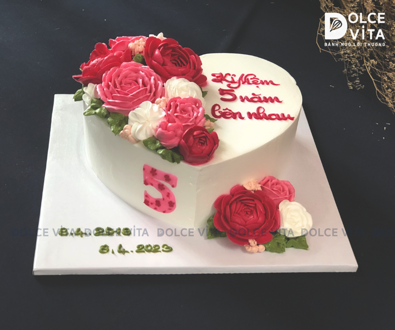 387 (80) Bánh trái tim kỷ niệm tình yêu