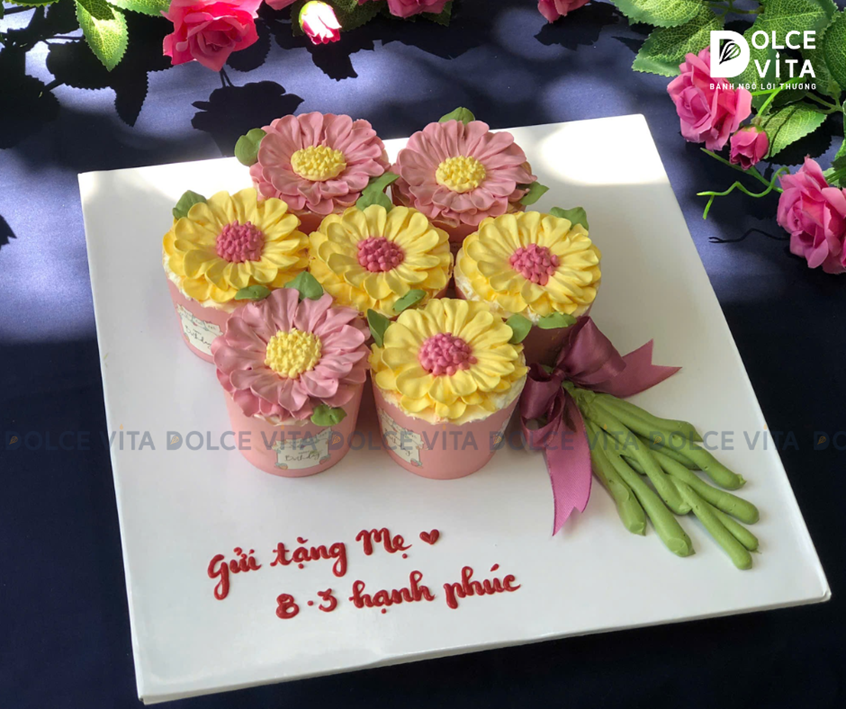 [1203] (8) Cupcake hoa nghệ thuật tặng 8/3