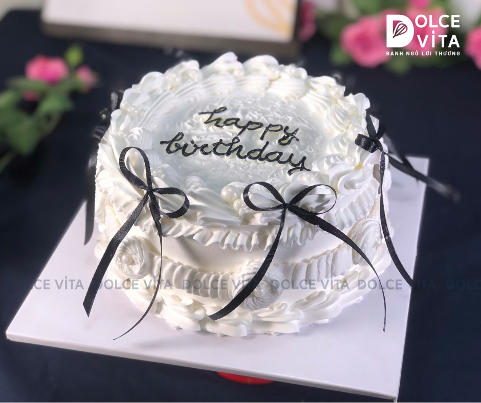 [2115] Bánh kem phong cách nữ tính tông trắng với trang trí nơ