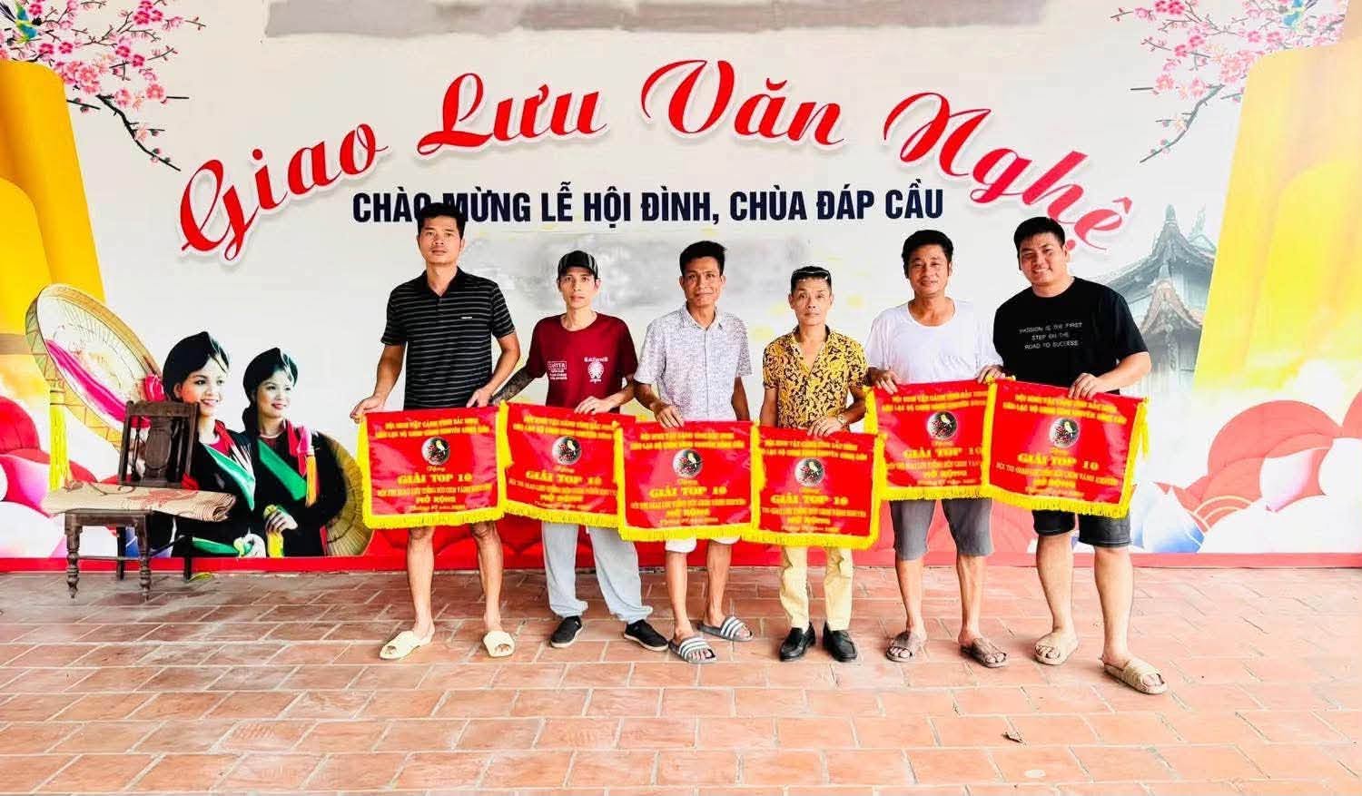 Nghệ nhân nhận giải vô địch chim vành khuyên líu hay