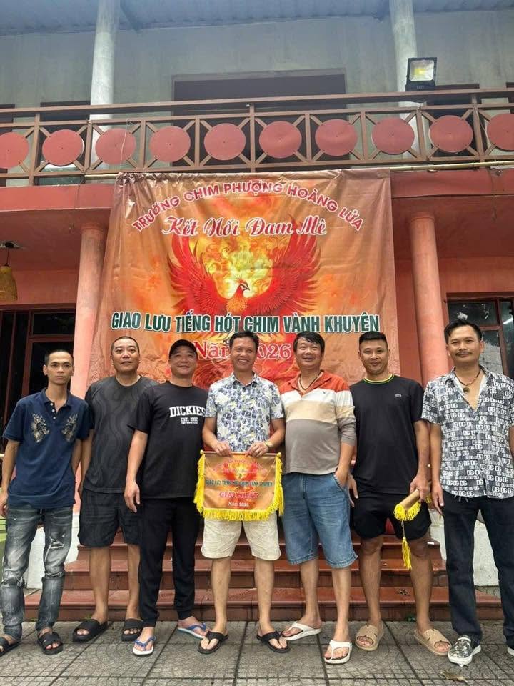 Trao giải cúp hội thi chim chào mào căng lửa