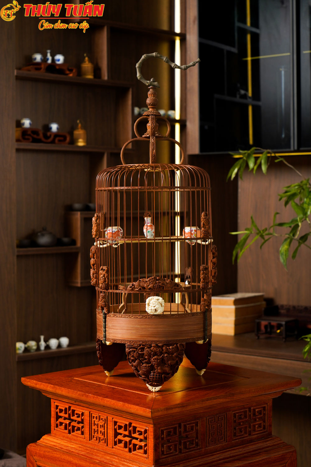 Lồng Ngũ Lân Hý Cầu