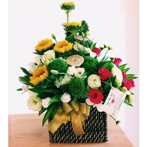 Lẵng Hoa Chuc Mừng Sn Trao Nhau Những Canh Hoa Y Nghĩa Va đầy Mau Sắc