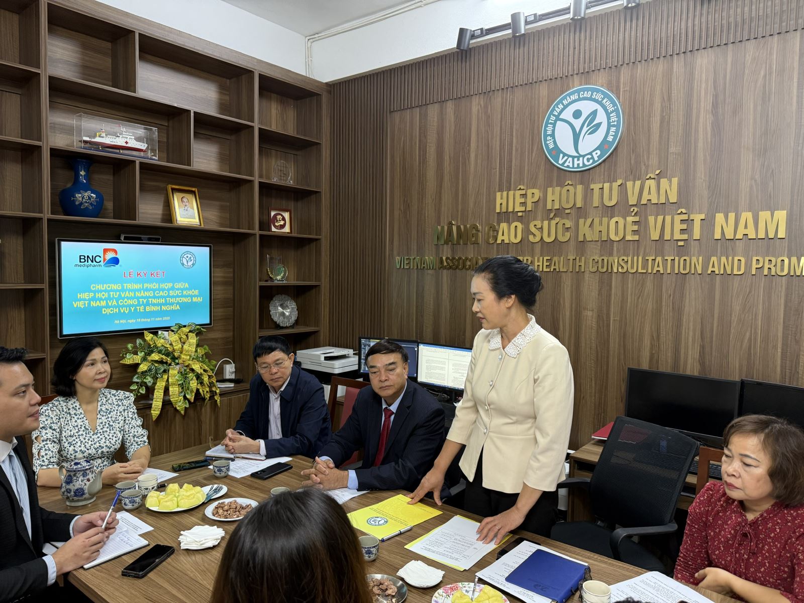 Lễ ký kết hợp tác giữa Hiệp hội Tư vấn Nâng cao Sức khỏe Việt Nam và BNC Medipharm