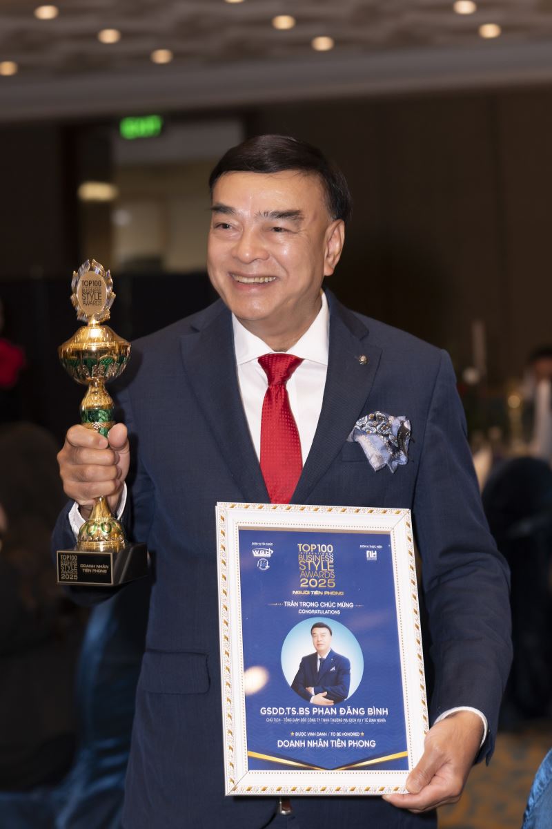 Chủ tịch BNC Medipharm tham gia lễ vinh danh Top 100 Người Tiên Phong 2025