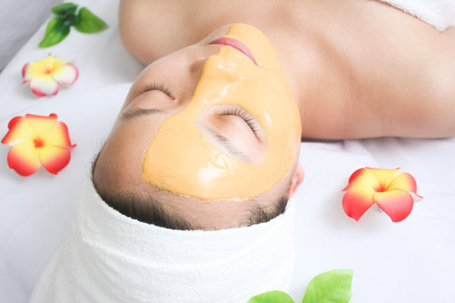 Cách làm mặt nạ sữa ong chúa và tinh bột nghệ như thế nào