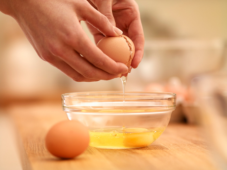 Cách làm trắng da bằng trứng gà an toàn hiệu quả
