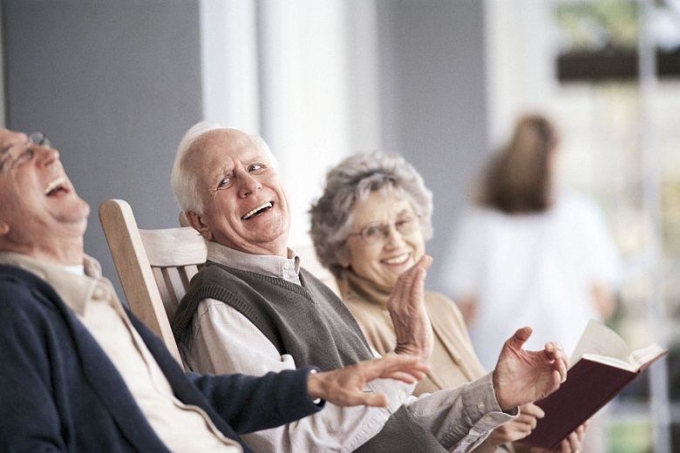 Dấu hiệu của bệnh Alzheimer và cách chăm sóc người bệnh