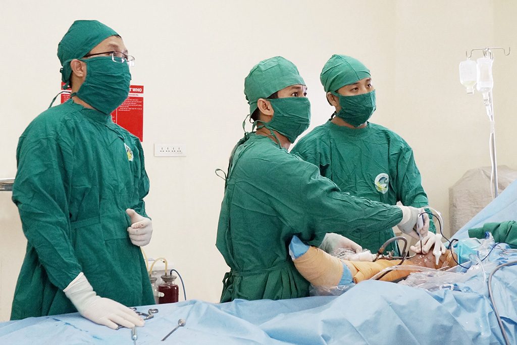 Làm gì khi bị thoái hóa đốt sống lưng và cách phòng bệnh ra sao