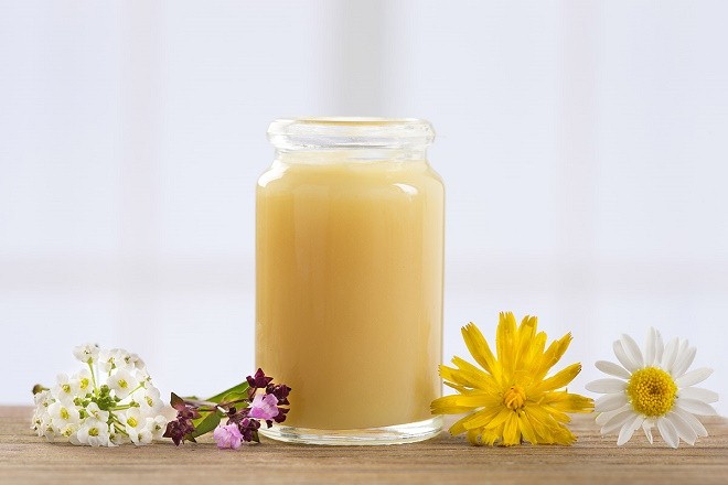 Những người không nên uống sữa ong chúa 