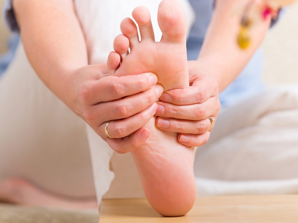 Tê chân tay là biểu hiện của bệnh gì và cách khắc phục