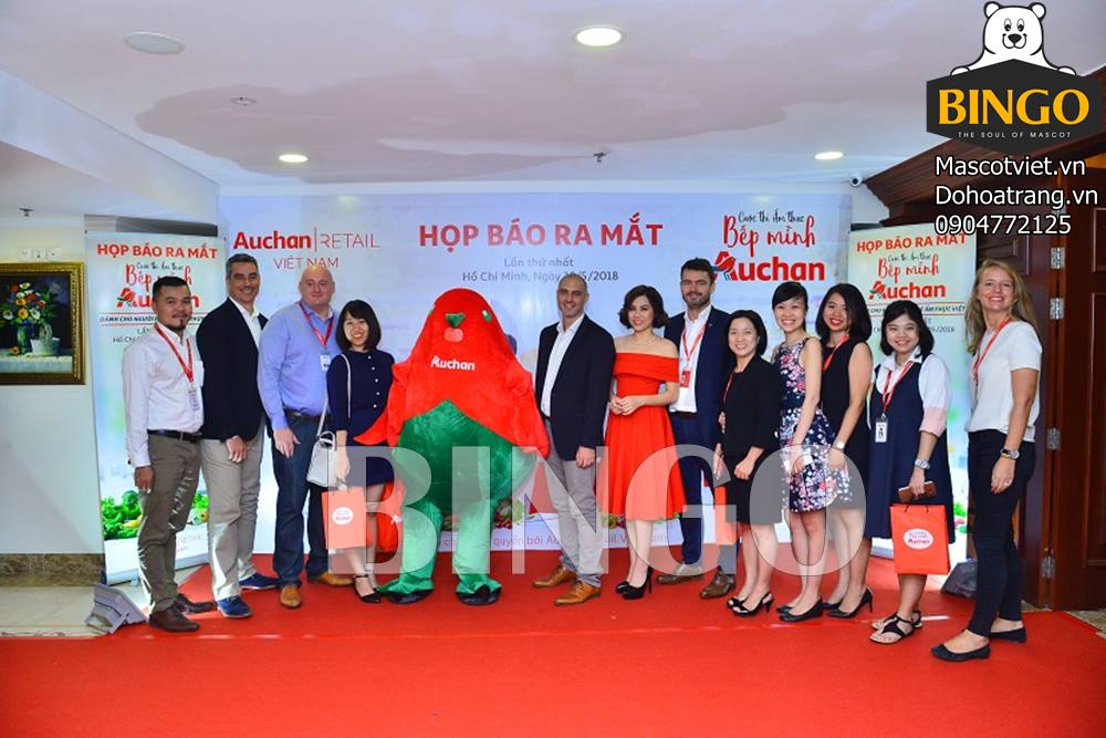 Mascot hơi linh vật Auchan được BINGO sản xuất trong cuộc họp báo nhãn hàng