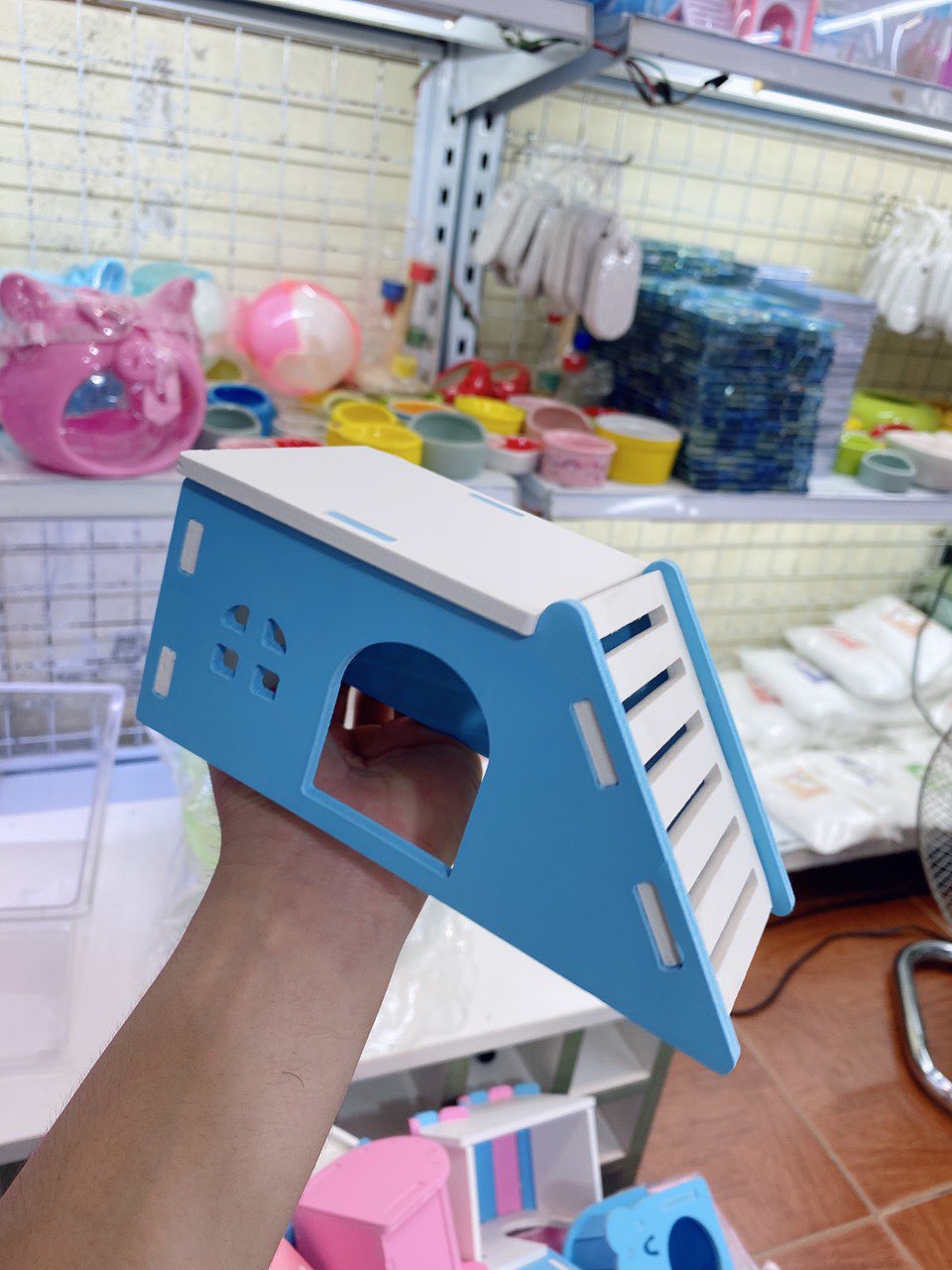 Nhà ngủ gỗ mái chéo