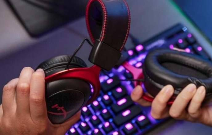 Tai nghe Gaming Over-ear không dây HyperX Cloud III Wireless BLK/RED GAM HS (77Z46AA)