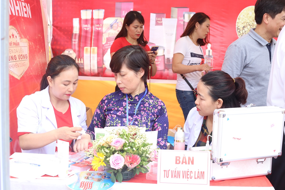 Thương hiệu mỹ phẩm Edally thu hút quan tâm tại Hội nghị gắn kết giáo dục nghề nghiệp 2019 - 6
