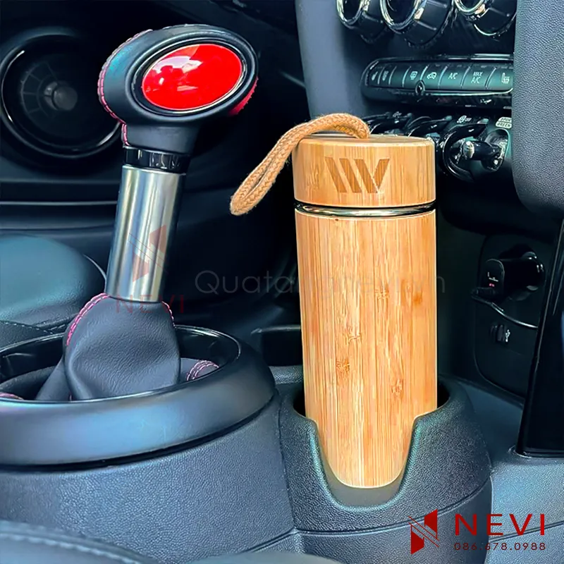 bình nước vỏ tre nhỏ gọn, tiện lợi, vừa vặn giá để cốc trên ô tô cung cấp bởi Quà tặng Nevi
