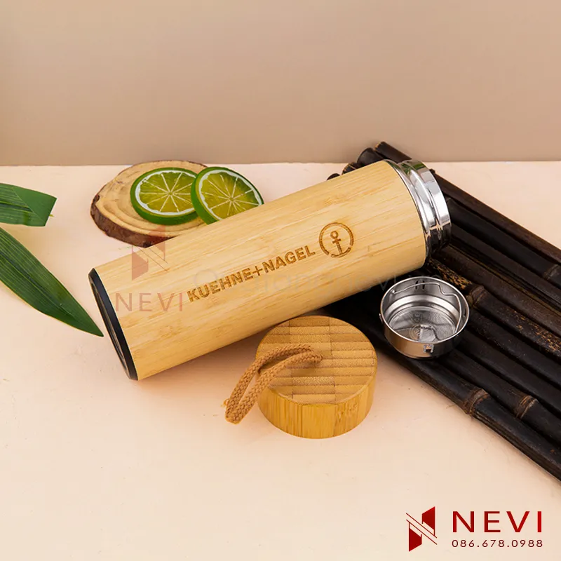 bình tre giữ nhiệt có quai xách dây tiện lợi, in khắc lên thân bình làm quà tặng cung cấp bởi Quà tặng Nevi