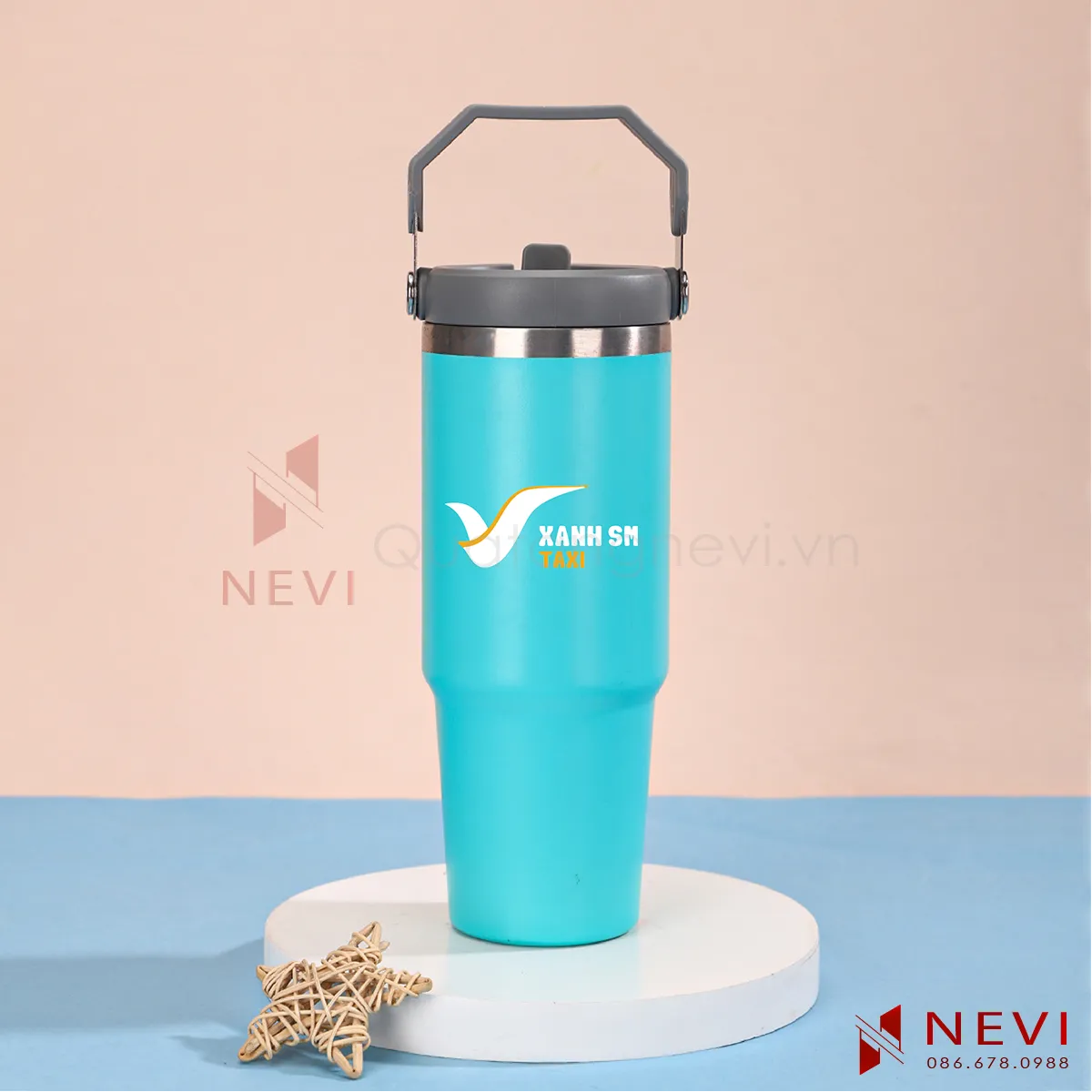 cốc giữ nhiệt có quai xách màu xanh min in logo tại quà tặng nevi