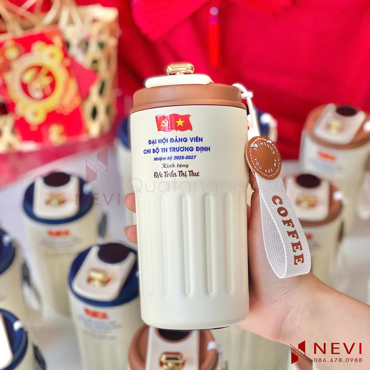 in ly giữ nhiệt có hiển thị nhiệt độ trên nắp