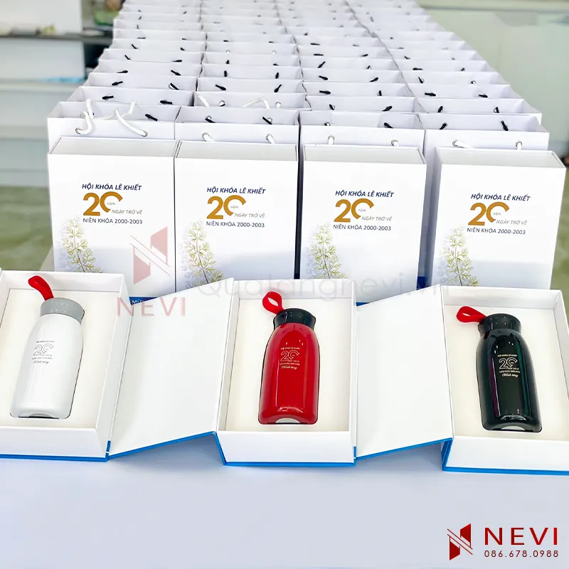 quà tặng ý nghĩa bằng bình giữ nhiệt cao cấp, có hộp sang trọng, cung cấp bởi Quà tặng Nevi