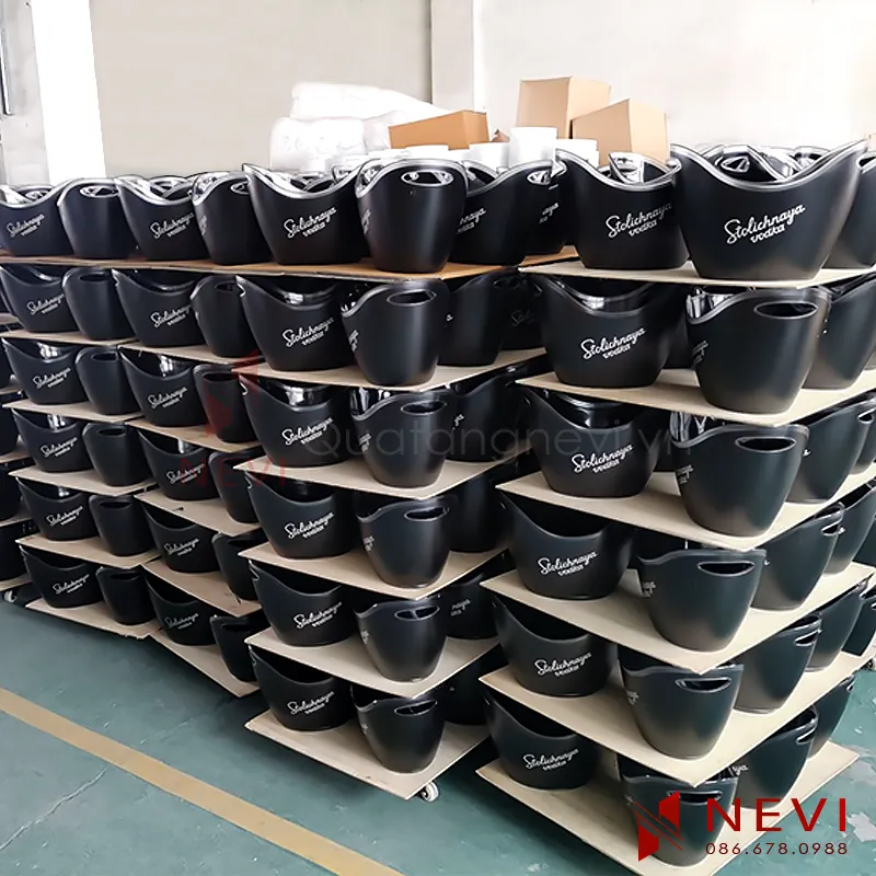 nơi sản xuất Xô đựng đá bằng nhựa ướp lạnh rượu vang